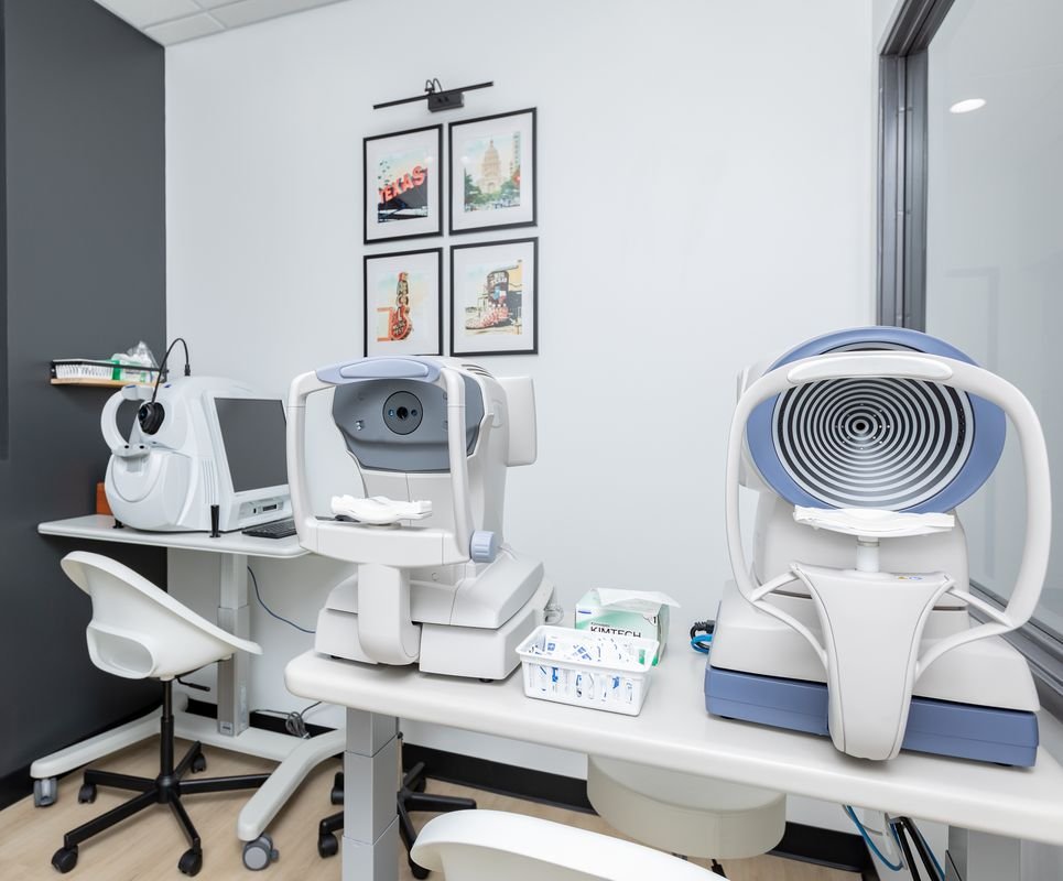 Contact lens fitting by experts in Kannur at Vision Plus Eye Care Kannur